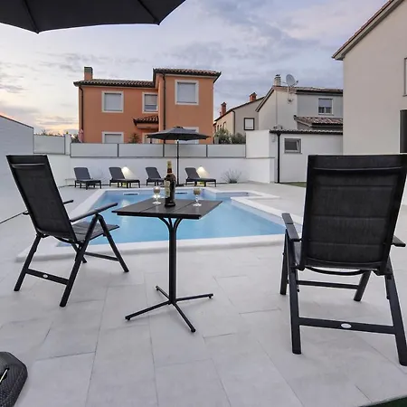 Casa Tara Three-bedroom פולה