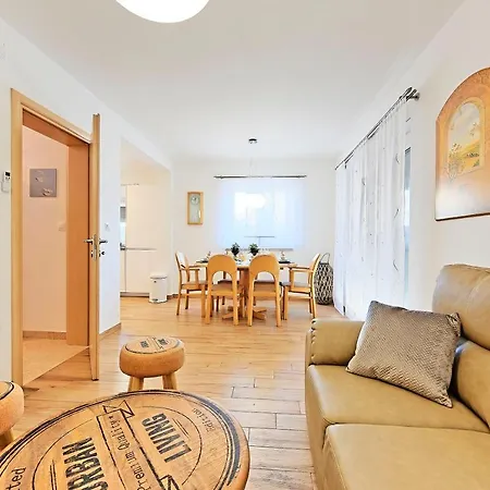 Ferienhaus Casa Tara Three-bedroom Pula