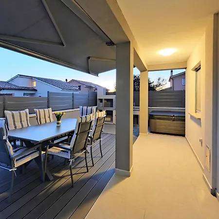 Casa Tara Three-bedroom Prázdninový dům Pula