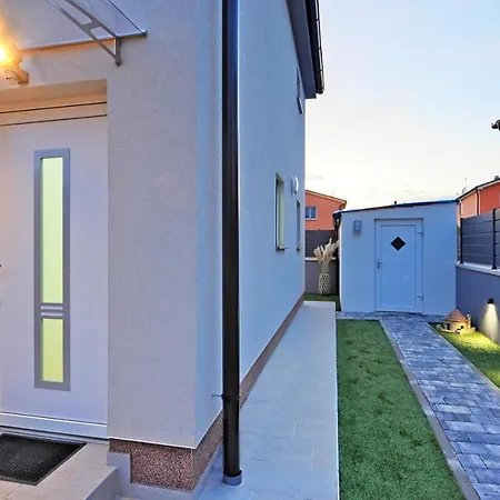 Casa Tara Three-bedroom Prázdninový dům Pula